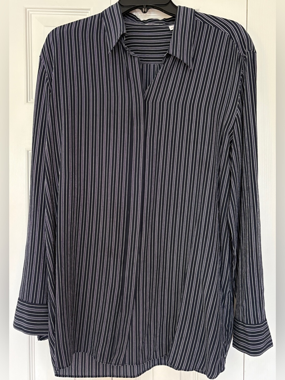 100% Silk Aritzia Babaton Casting Striped Relaxed Button Up Shirt Size Medium